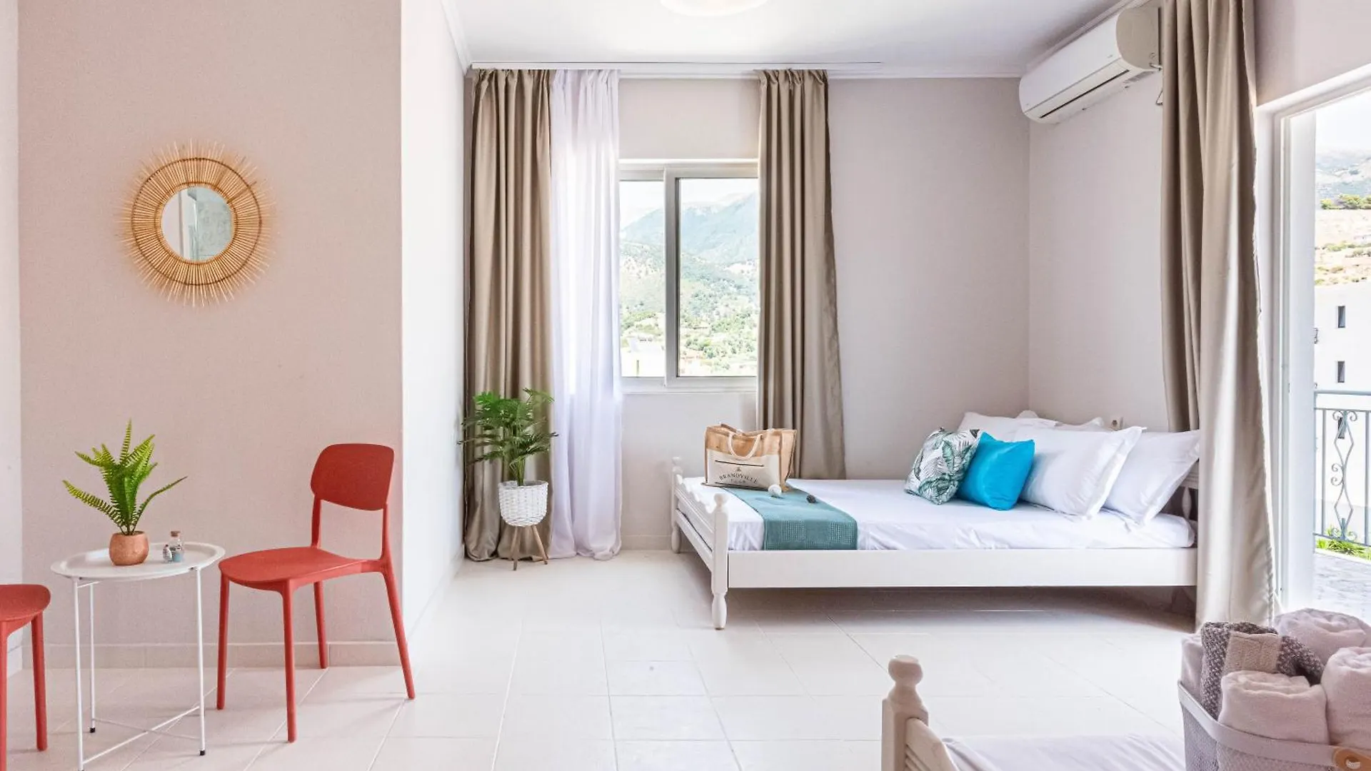 Himara City 13 - Central, Beach Access